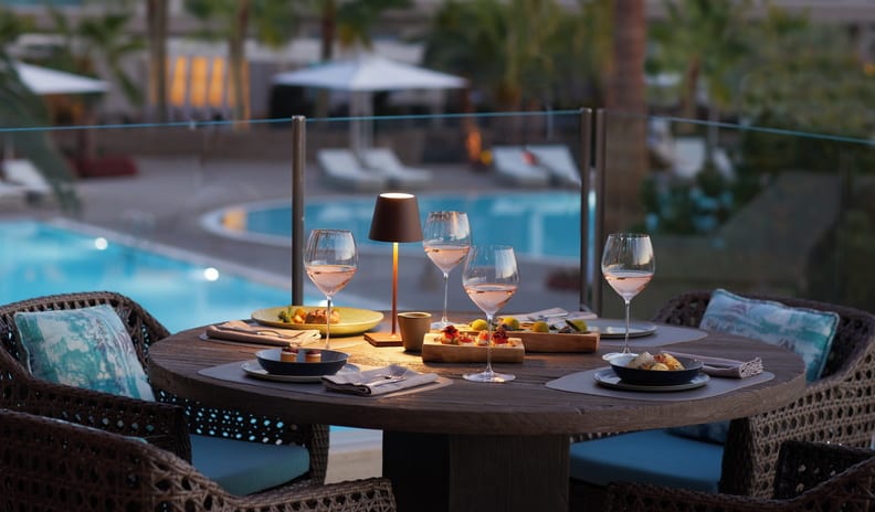 El Puerto, Dining Table